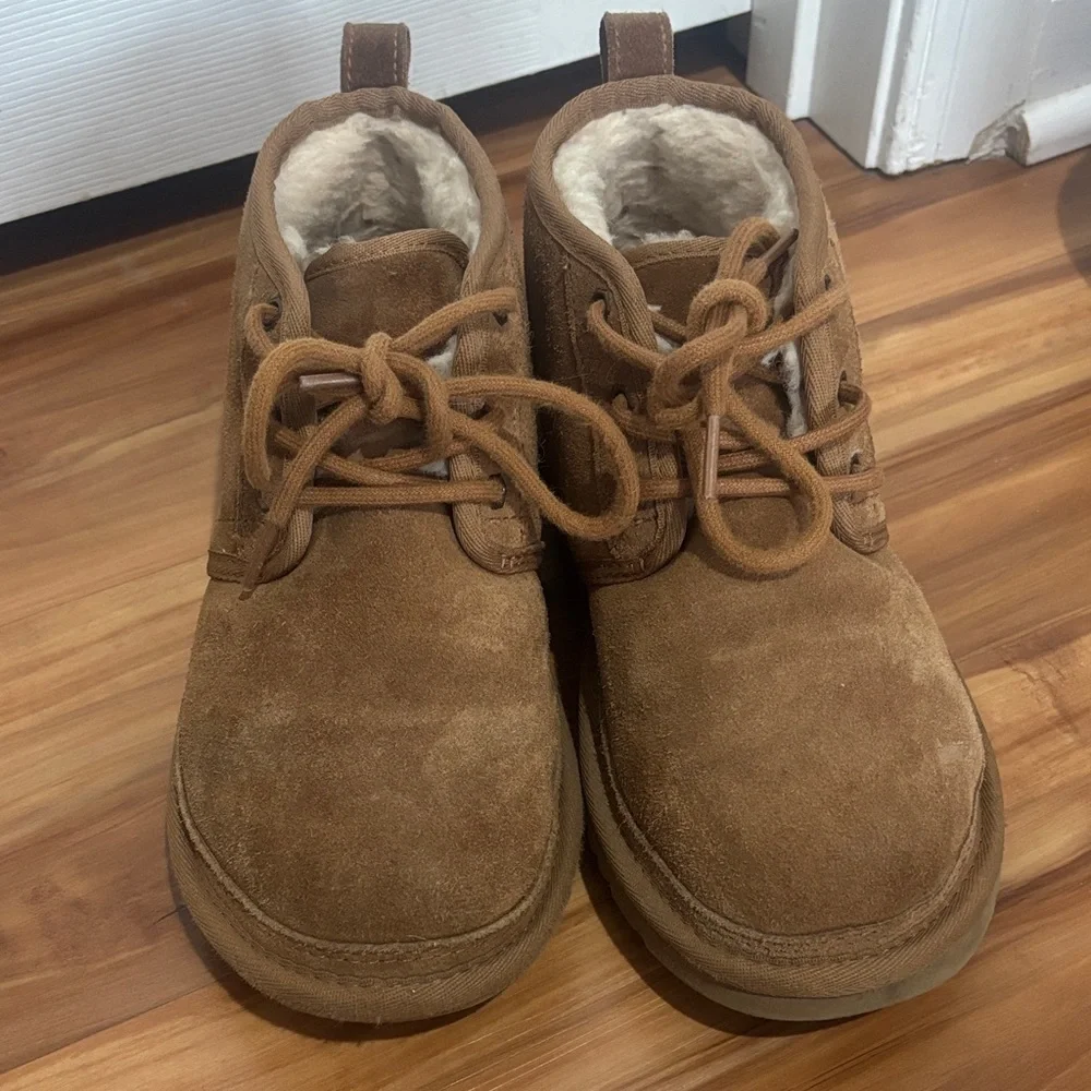 UGG Tan Women Boots - Picture 1 of 3